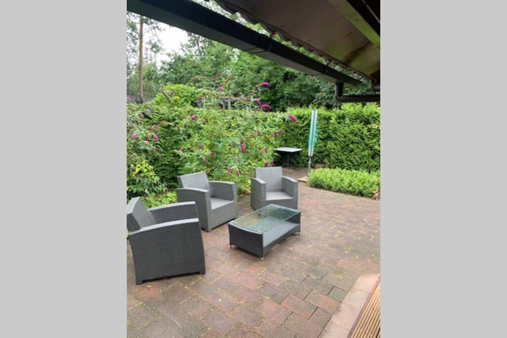 Sfeervolle Blokhut Op De Veluwe Op Recreatiepark Topparken In Beekbergen Met Vrije Tuin En Eigen Parkeerplaats Exterior foto